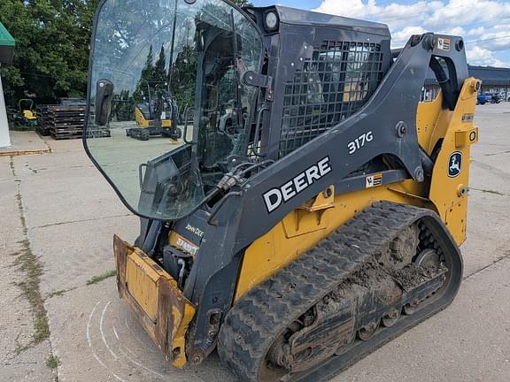 Image of John Deere 317G equipment image 4