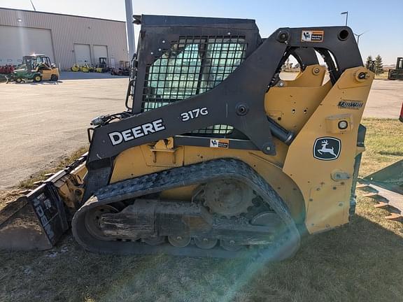 Image of John Deere 317G equipment image 4
