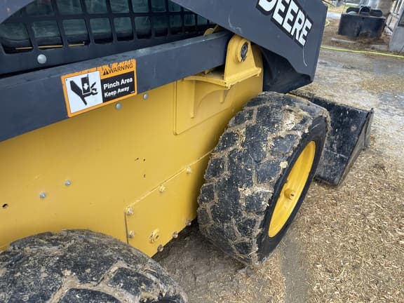 Image of John Deere 318G equipment image 4