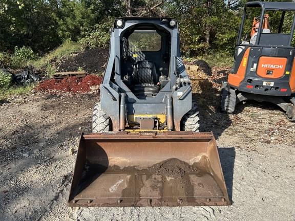 Image of John Deere 318G equipment image 2