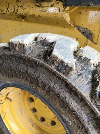 Image of John Deere 320E equipment image 3