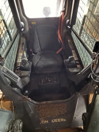 Image of John Deere 320E equipment image 4