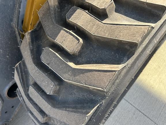 Image of John Deere 320G equipment image 4