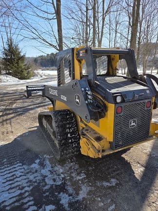 Image of John Deere 323E equipment image 2
