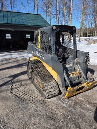 2018 John Deere 323E Equipment Image0