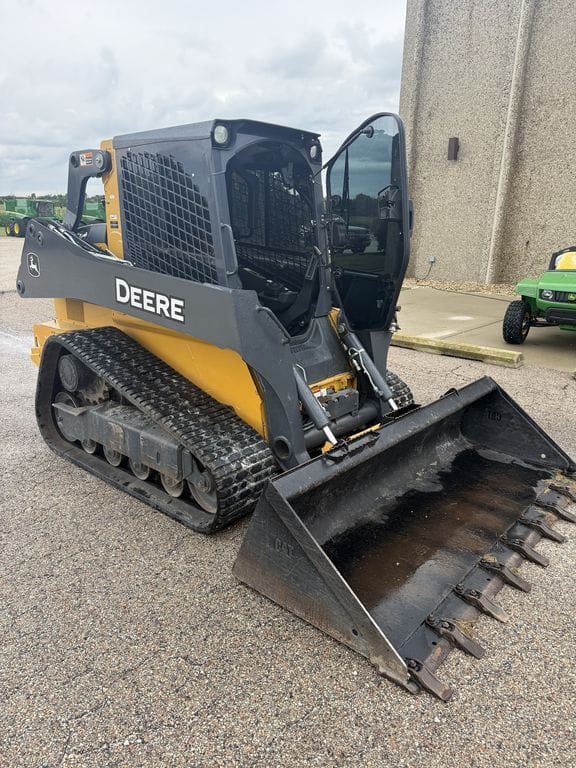 2018 John Deere 323E Equipment Image0