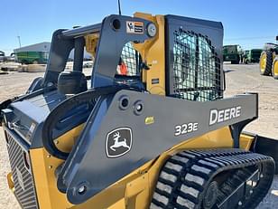 Main image John Deere 323E 15