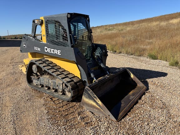 2018 John Deere 323E Equipment Image0