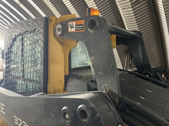 Image of John Deere 323E equipment image 3