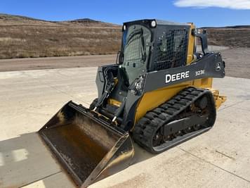 Main image John Deere 323E