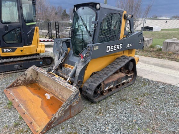 2018 John Deere 323E Equipment Image0