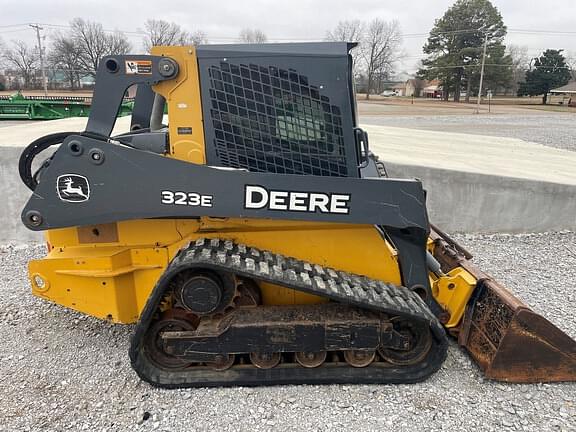 Image of John Deere 323E equipment image 2