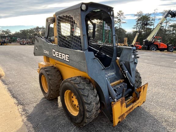 Image of John Deere 324E equipment image 3