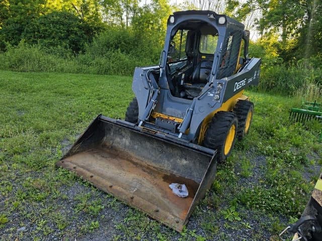 Image of John Deere 324E equipment image 1