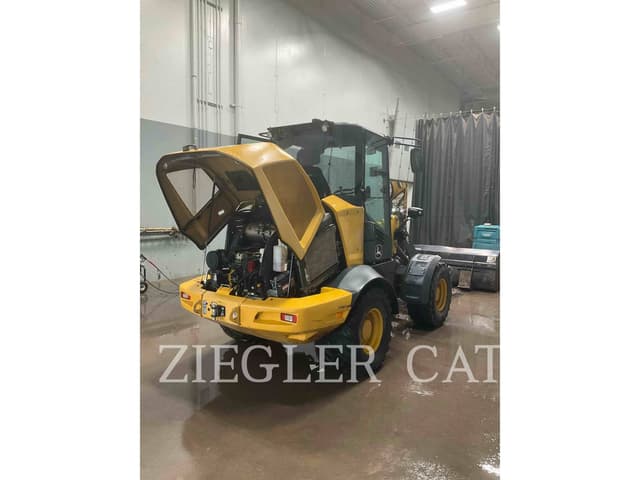 Image of John Deere 324L equipment image 2