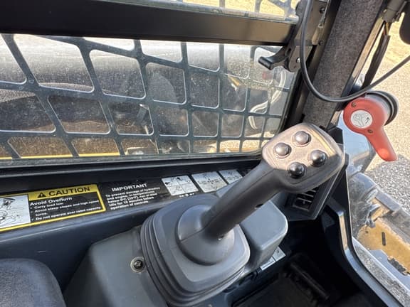 Image of John Deere 325G equipment image 3