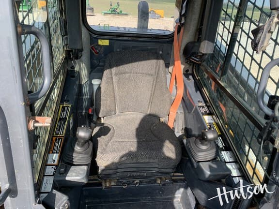 Image of John Deere 331G equipment image 4