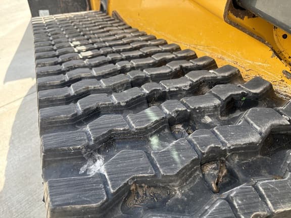 Image of John Deere 331G equipment image 4