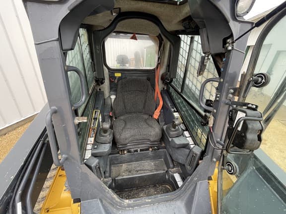 Image of John Deere 331G equipment image 3