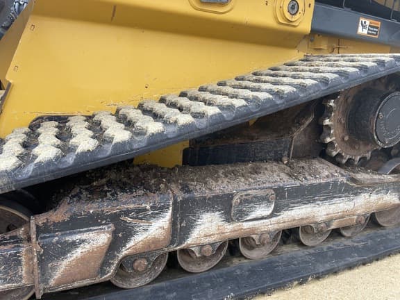 Image of John Deere 331G equipment image 4