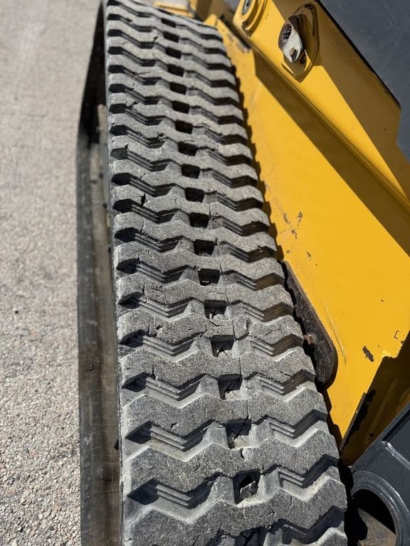 Image of John Deere 331G equipment image 4