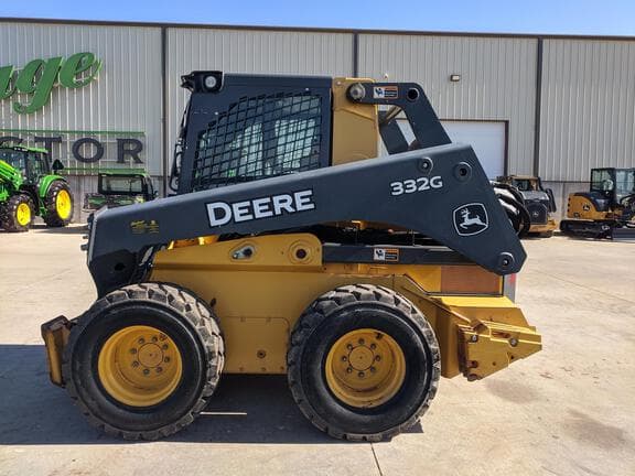 Image of John Deere 332G equipment image 1