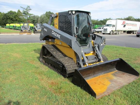Image of John Deere 333G equipment image 4