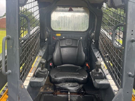 Image of John Deere 333G equipment image 4