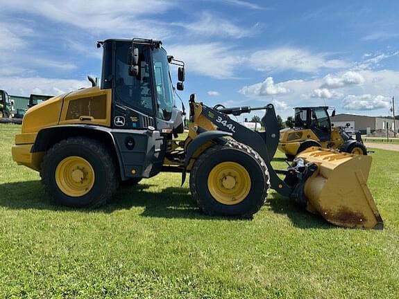 Image of John Deere 344L equipment image 3