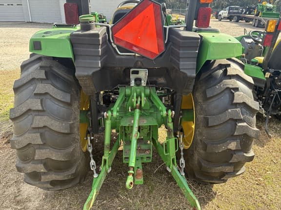 Image of John Deere 4044M equipment image 4