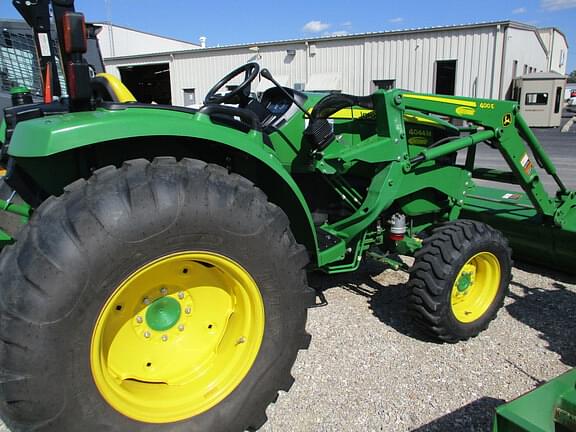 Image of John Deere 4044M equipment image 3