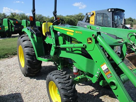 Image of John Deere 4044M equipment image 4