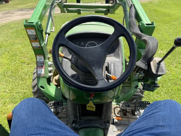 Image of John Deere 4044M equipment image 4