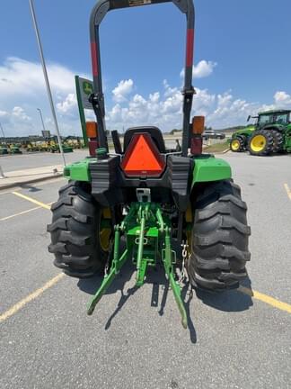 Image of John Deere 4044M equipment image 4