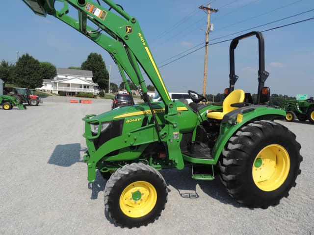 Image of John Deere 4044R equipment image 2
