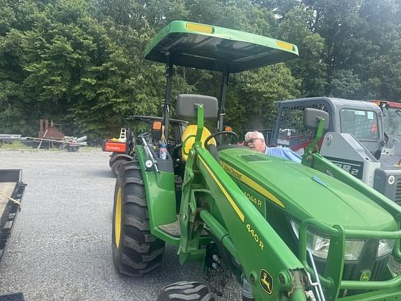 Image of John Deere 4044R equipment image 4