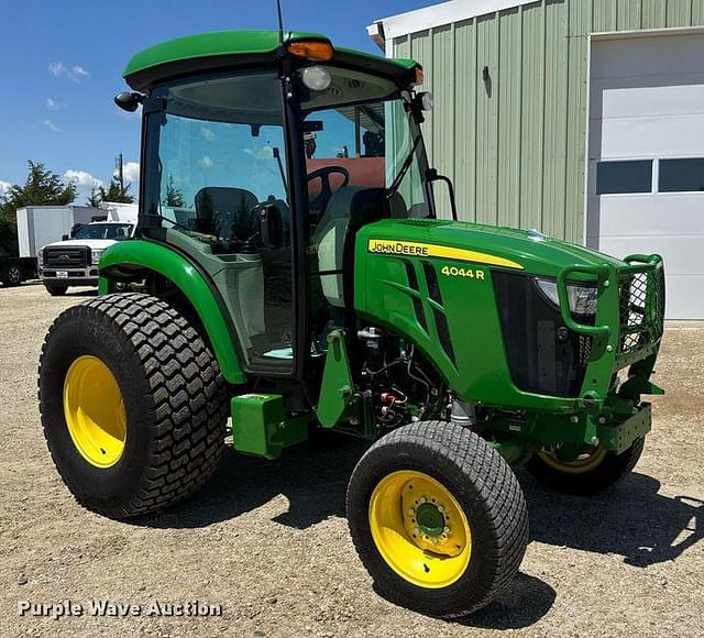 Image of John Deere 4044R equipment image 2