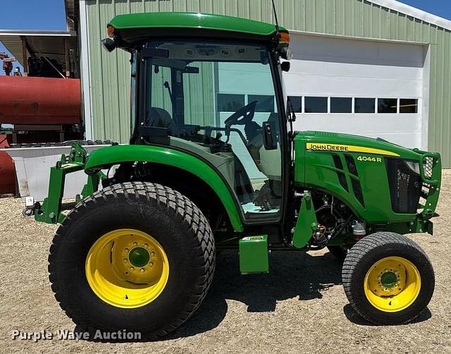 Image of John Deere 4044R equipment image 3