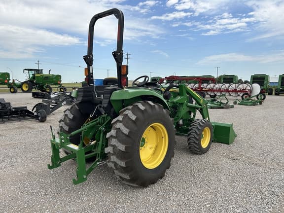 Image of John Deere 4052M equipment image 4