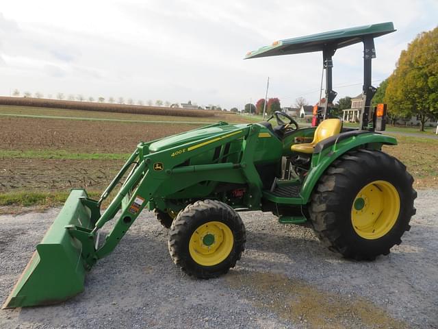 Image of John Deere 4052M equipment image 1