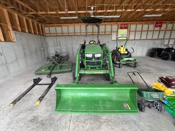 Image of John Deere 4052M equipment image 1