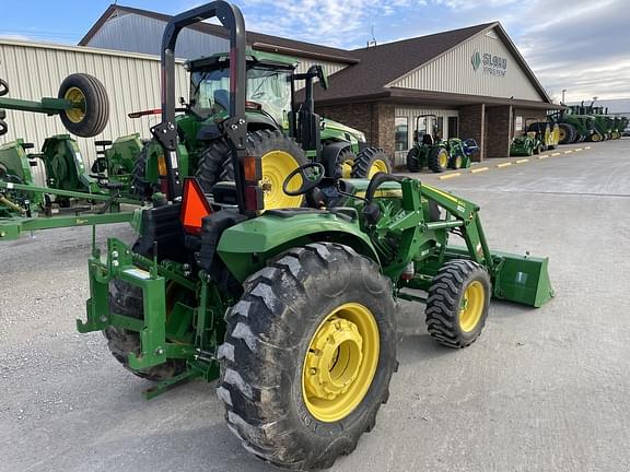 Image of John Deere 4052M equipment image 4