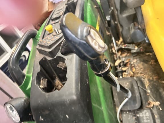 Image of John Deere 4052R equipment image 1