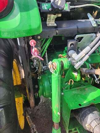 Image of John Deere 4052R equipment image 3