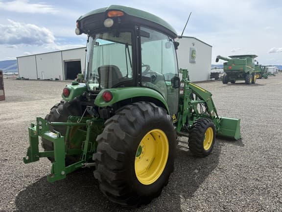 Image of John Deere 4052R equipment image 4