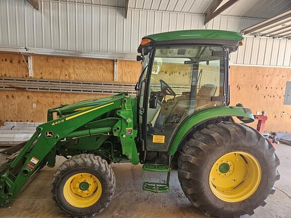 Image of John Deere 4052R equipment image 4