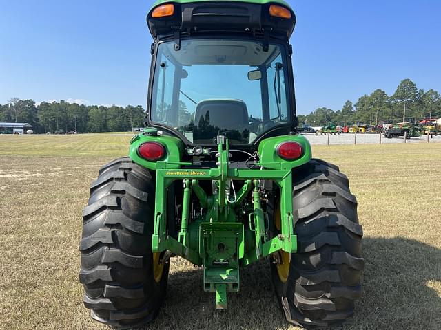 Image of John Deere 4052R equipment image 4