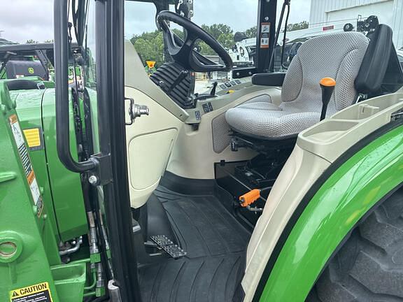 Image of John Deere 4052R equipment image 4