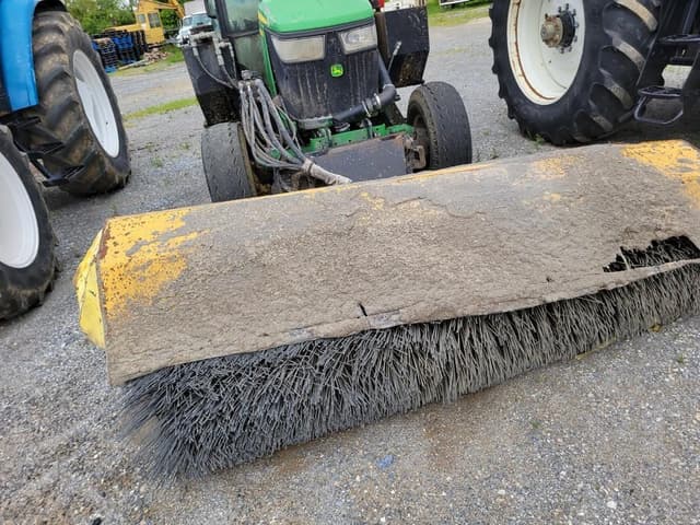 Image of John Deere 4052R equipment image 3