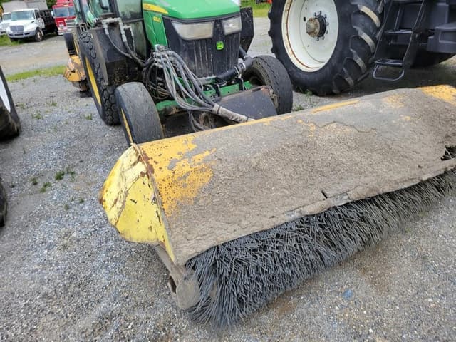 Image of John Deere 4052R equipment image 2